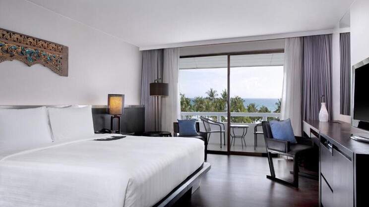 Le Meridien Phuket Beach Resort
